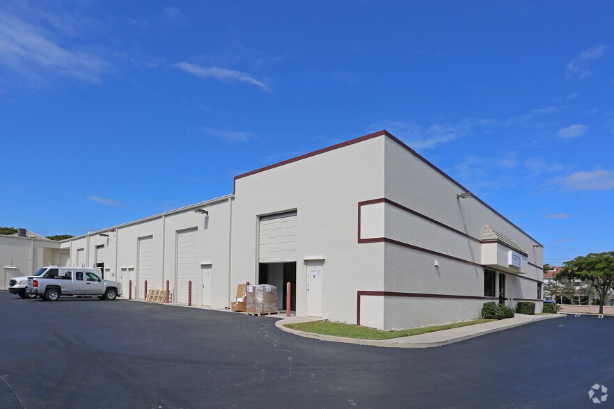 More Photos Of 3600 S Congress Ave, Boynton Beach Showroom For Lease