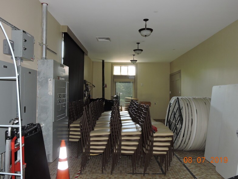 More Photos Of 16555 Creek Bend Dr, Sugar Land Freestanding For Sale