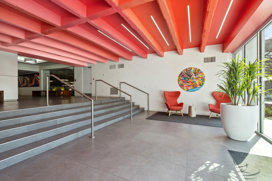 More Photos Of 3626 N Hall St, Dallas Office For Lease