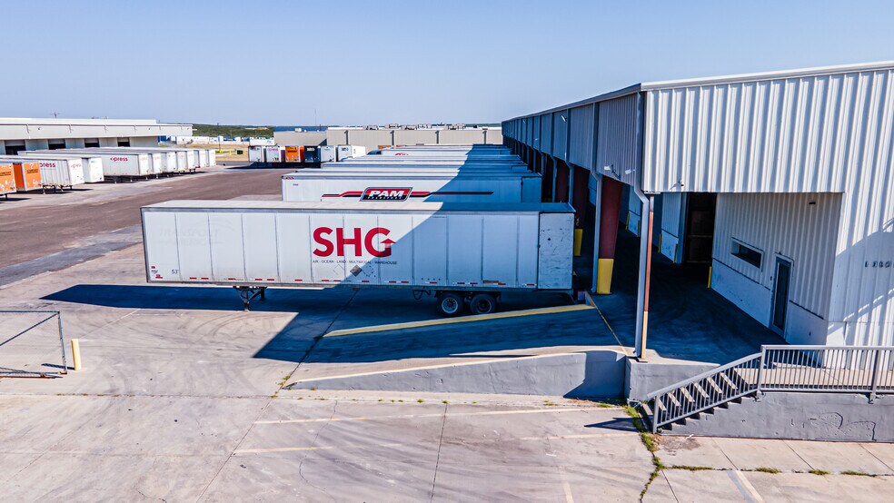 More Photos Of 13806 N Unitec Dr, Laredo Warehouse For Lease