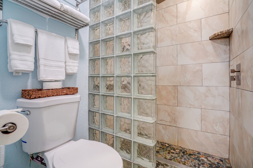 More Photos Of 2060 US Highway 27 N, Avon Park Hotel For Sale