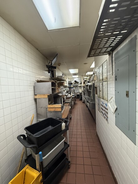 More Photos Of 6824 Torresdale Ave, Philadelphia Restaurant For Lease