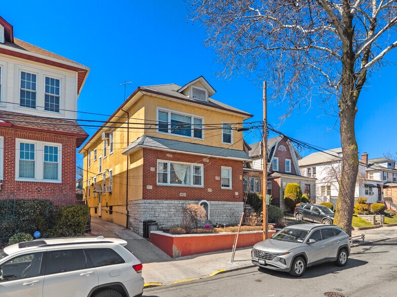 More Photos Of 1807 Willow Ln, Bronx Apartments For Sale