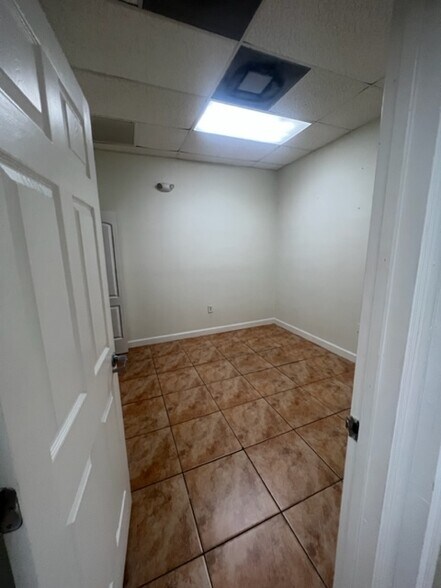 More Photos Of 5580 W 16th Ave, Hialeah Medical For Lease