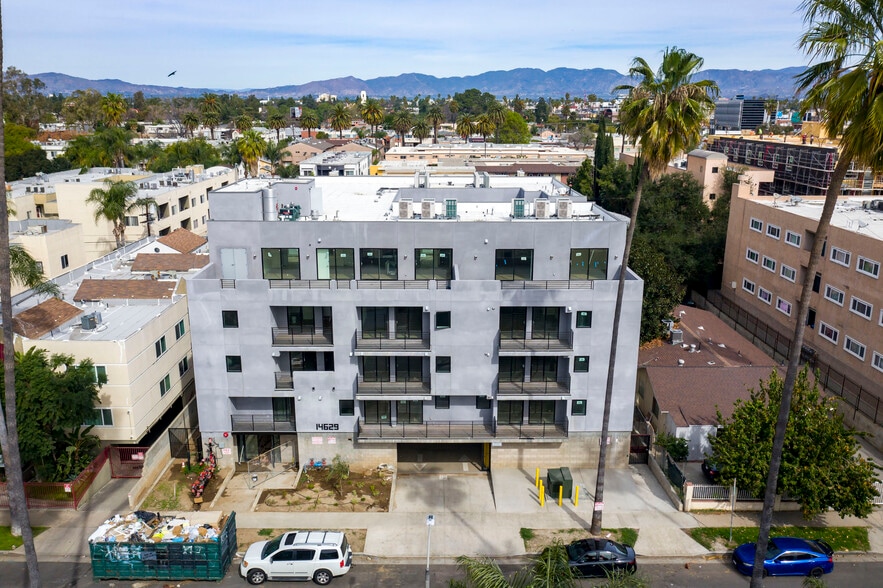 More Photos Of 14629 W Erwin St, Van Nuys Apartments For Sale