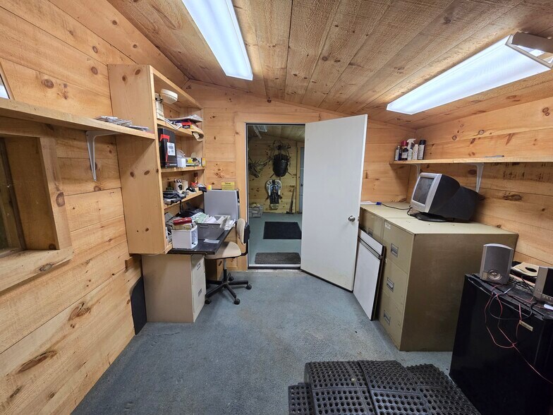 More Photos Of 233 Litchfield Tpke, Washington Freestanding For Sale