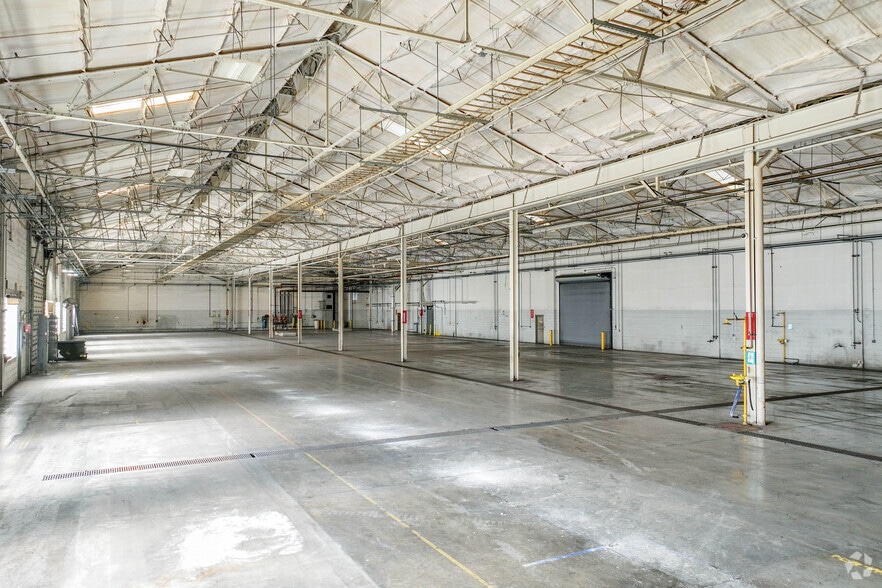 More Photos Of 1729 Pennsylvania Ave, Monaca Manufacturing For Lease