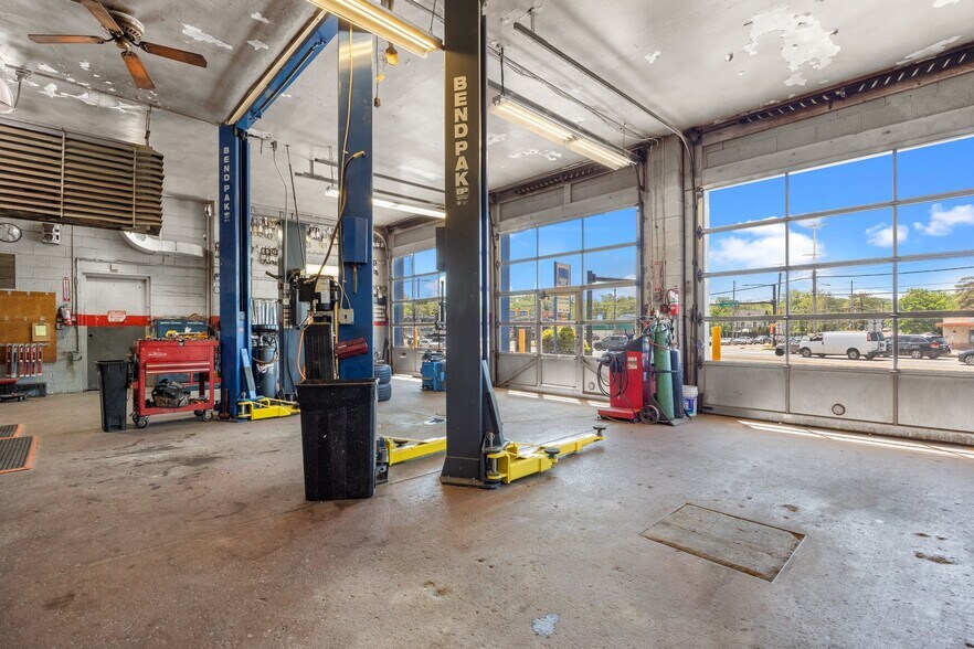 More Photos Of 2304 Huntingdon Pike, Huntingdon Valley Auto Repair For Sale