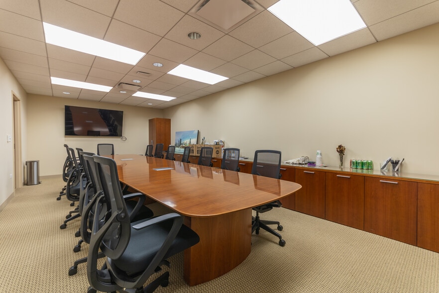 More Photos Of 50 E Washington St, Chicago Office For Sale