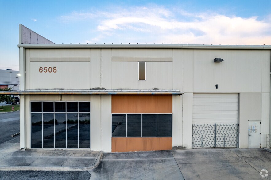 More Photos Of 6508 Tri-County Pky, Schertz Warehouse For Lease