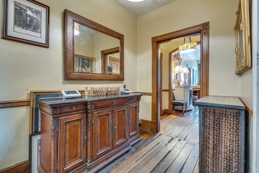 More Photos Of 412 6th St, Bristol Restaurant For Sale