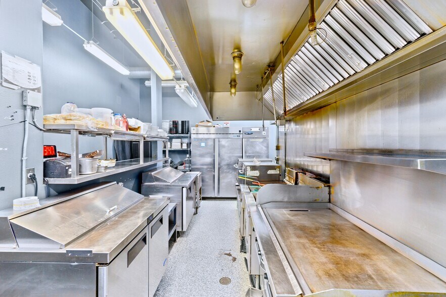 More Photos Of 933 Market St, Tacoma Storefront For Sale