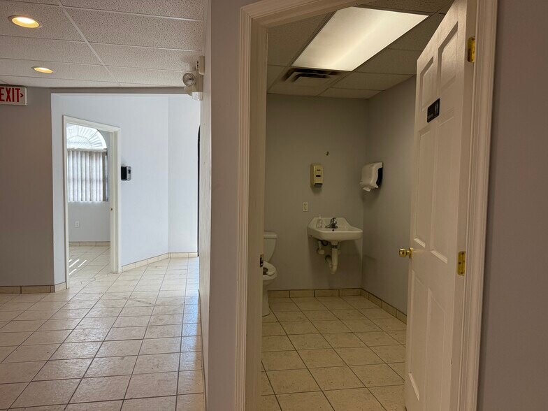 More Photos Of 347 Wyoming Ave, Wyoming Medical For Lease