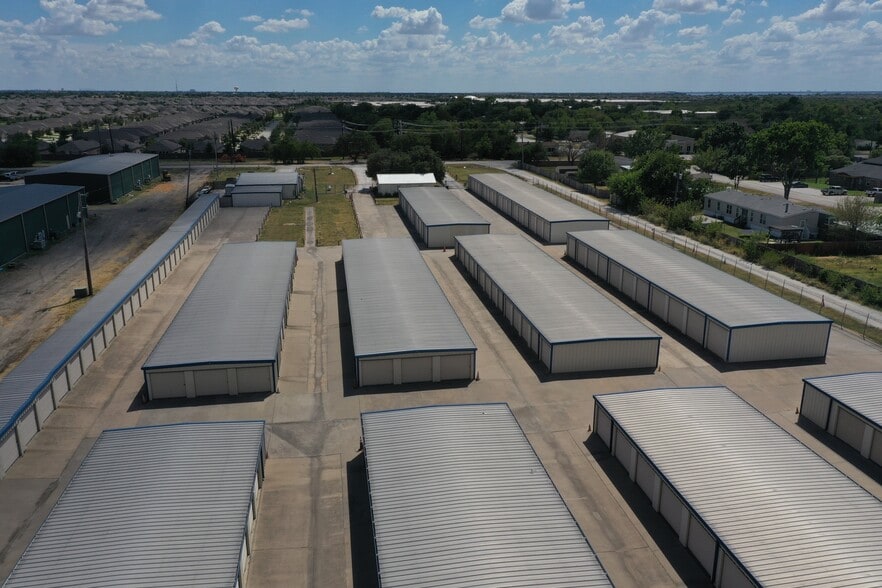 More Photos Of 15298 King Rd, Frisco Self Storage For Sale