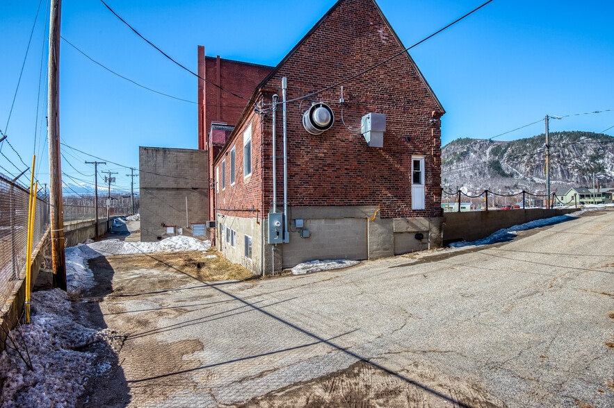 More Photos Of 206 Main St, Berlin Office For Sale