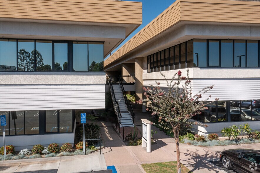 More Photos Of 5772 Bolsa Ave, Huntington Beach Office For Lease