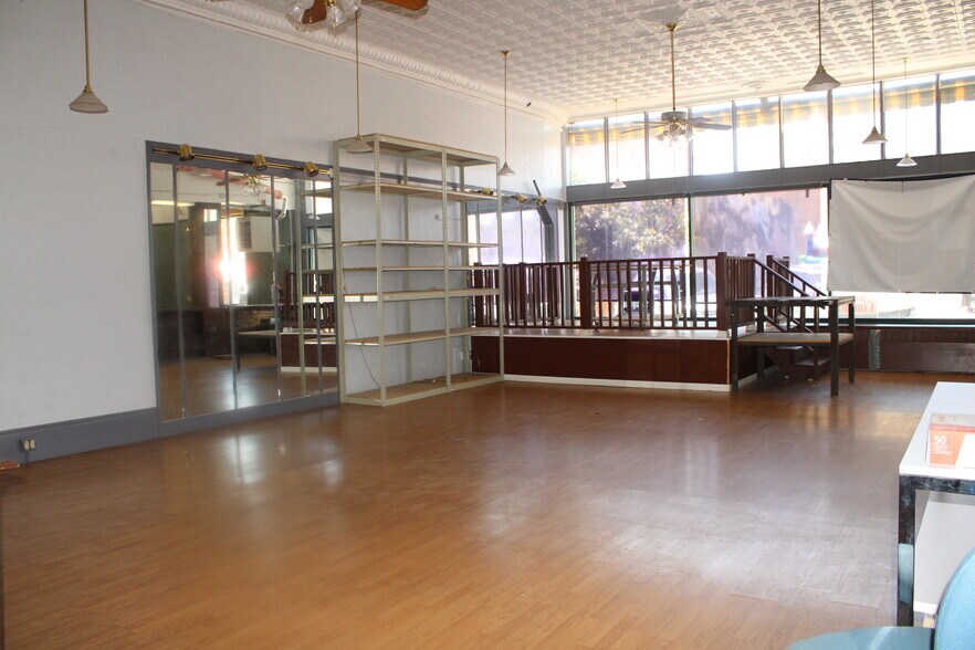More Photos Of 944 Main St, Evanston Storefront Retail Office For Lease