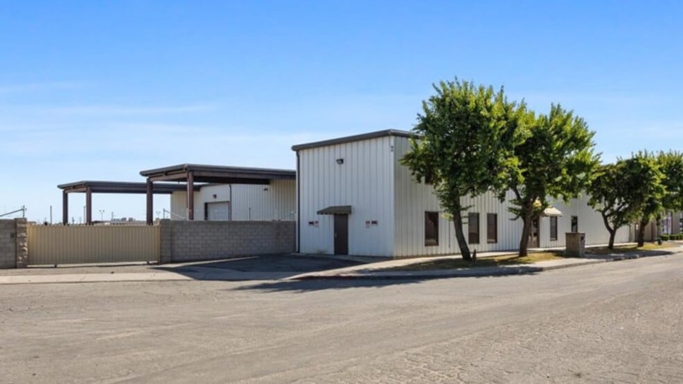 Primary Photo Of 6309 Seven Seas Ave, Bakersfield Warehouse For Lease