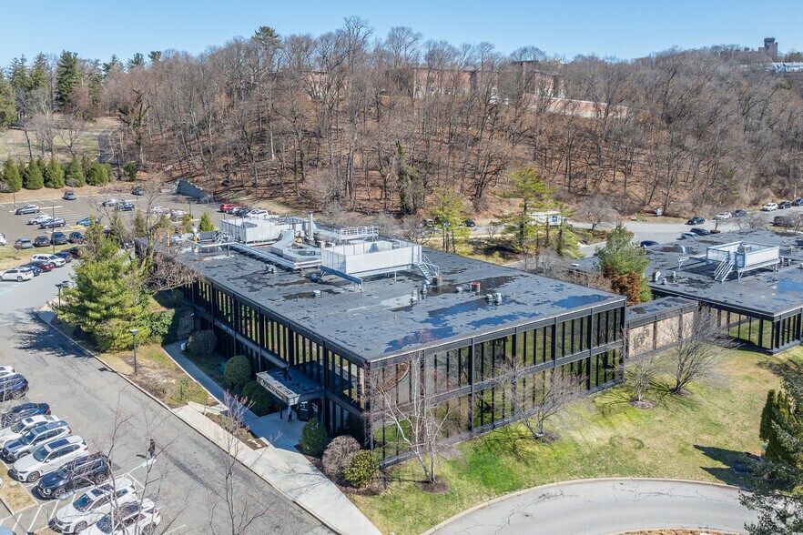 More Photos Of 153 White Plains Rd, Tarrytown Medical For Lease