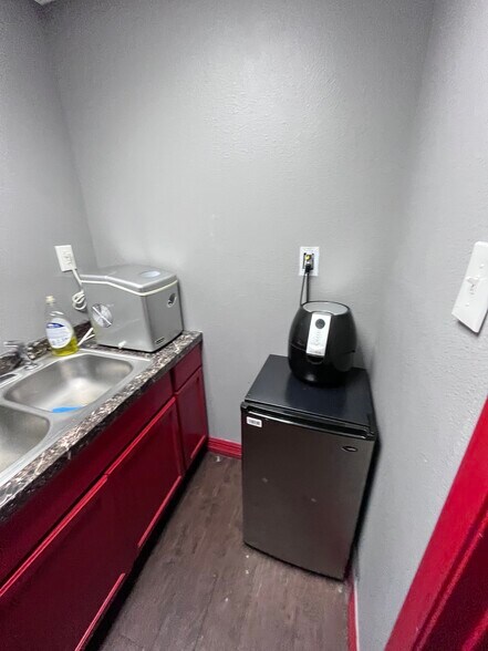 More Photos Of 1344 Mims Rd, Rockwall Office For Lease