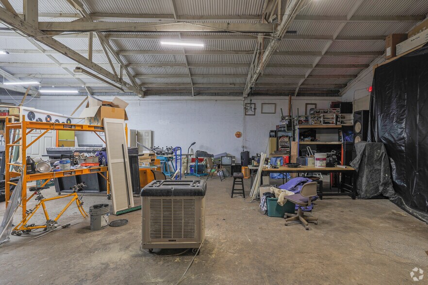 More Photos Of 1011-1021 N 21st Ave, Phoenix Warehouse For Lease