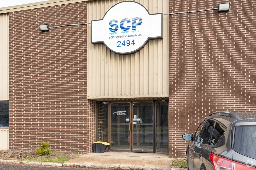 More Photos Of 2494 Av Dalton, Québec Warehouse For Sale