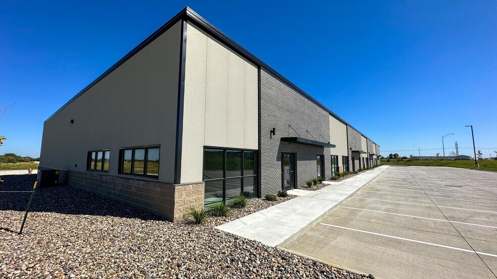 More Photos Of 2251 Shiloh Rose Pky SW, Bondurant Unknown For Lease