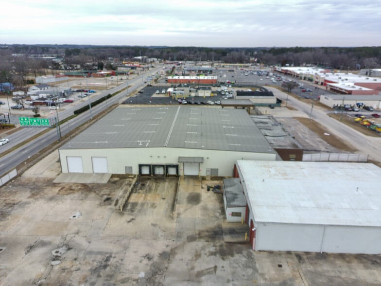 More Photos Of 131 Pepsi Ln, Fayetteville Distribution For Lease