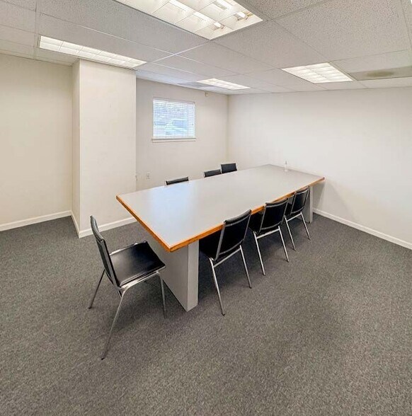 More Photos Of 960 SE Monmouth Cut OFF Rd, Dallas Warehouse For Sale