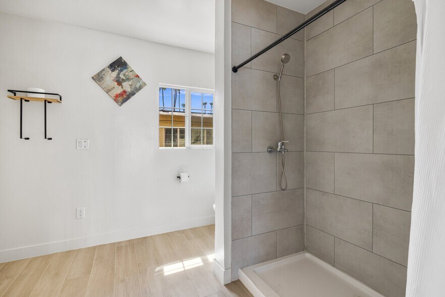 More Photos Of 526 S Warm Sands Dr, Palm Springs Hotel For Sale