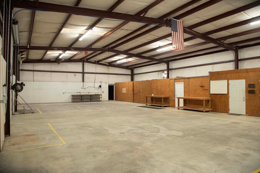 More Photos Of 4134 US 441, Lake City Light Manufacturing For Lease