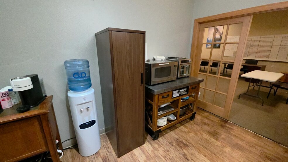 More Photos Of 3711 4th Ave NE, Watford City Truck Terminal For Sale