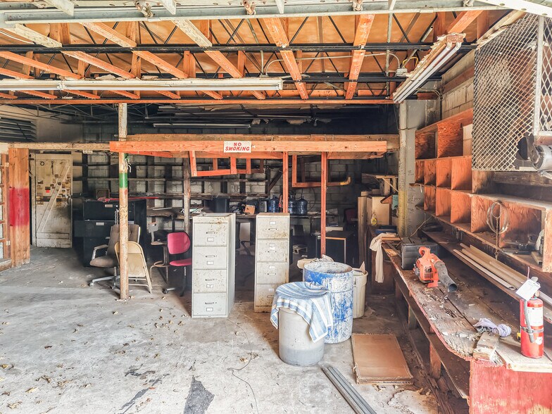 More Photos Of 775 NW 21st St, Miami Service For Sale