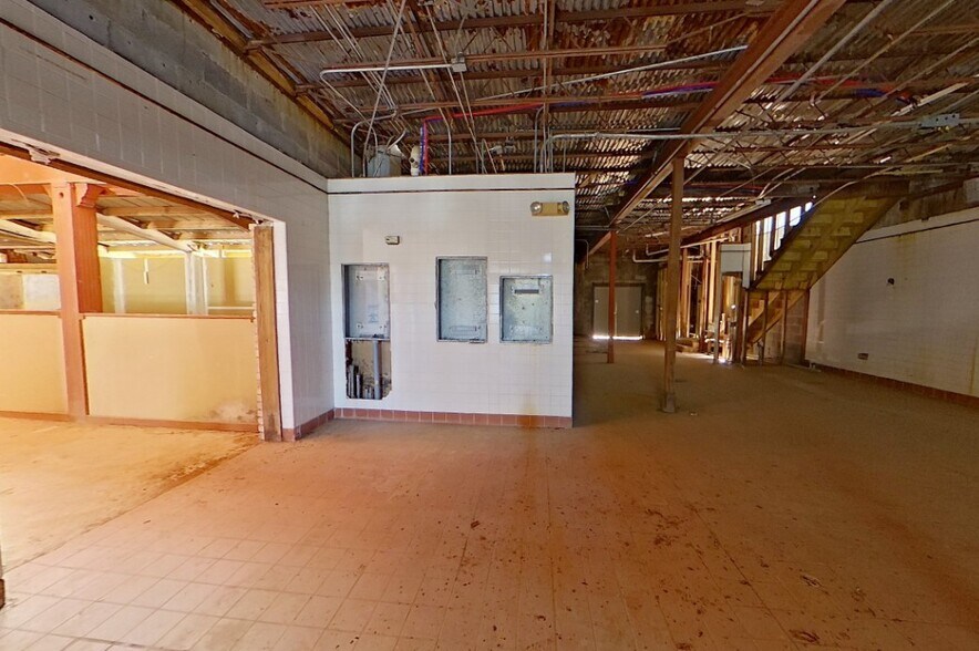 More Photos Of 610 N Navy Blvd, Pensacola Freestanding For Lease