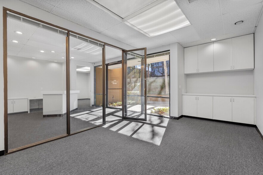 More Photos Of 23117 Plaza Pointe Dr, Laguna Hills Office For Sale