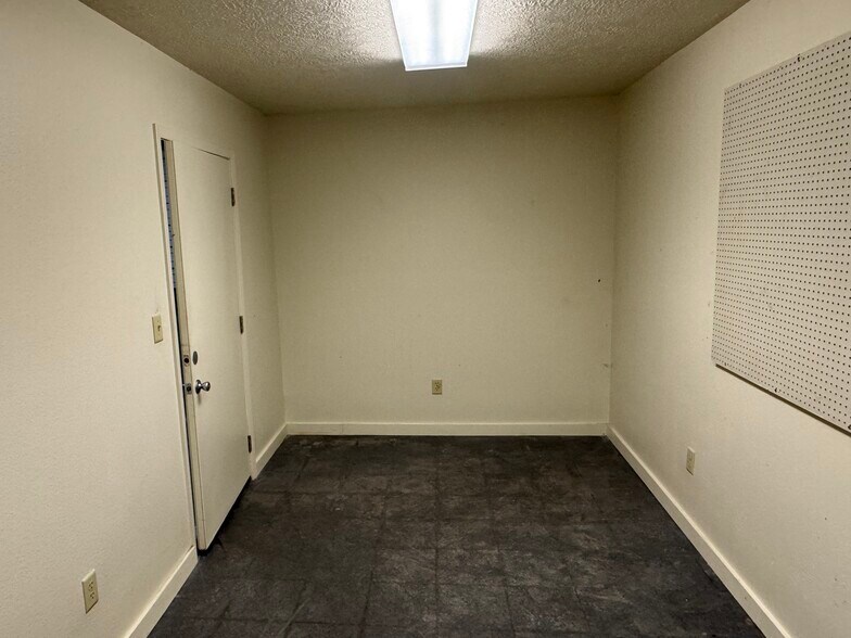 More Photos Of 4725 Mercantile St, Beaumont Industrial For Lease