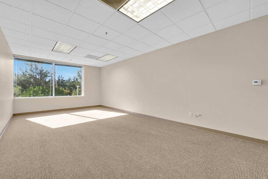 More Photos Of 64-76 Maxwell, Irvine Light Manufacturing For Lease