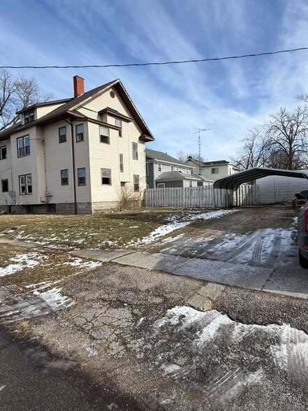 More Photos Of 569 E Church St, Marion Apartments For Sale