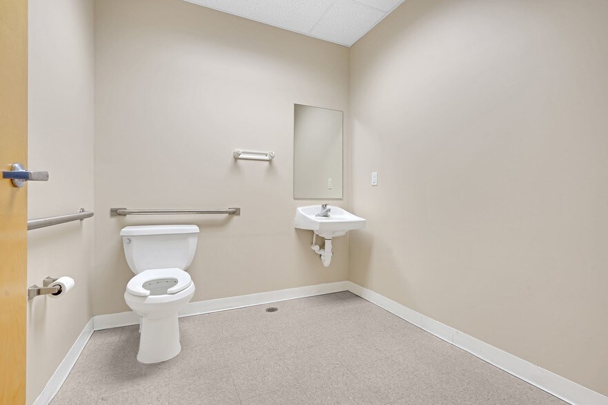 More Photos Of 1386 US Highway 22, Lebanon Unknown For Lease