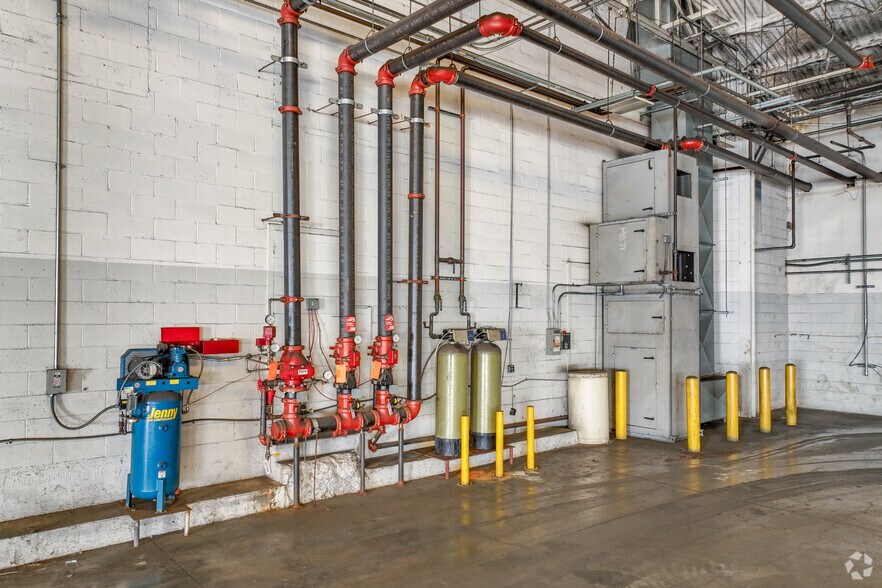 More Photos Of 1729 Pennsylvania Ave, Monaca Manufacturing For Lease