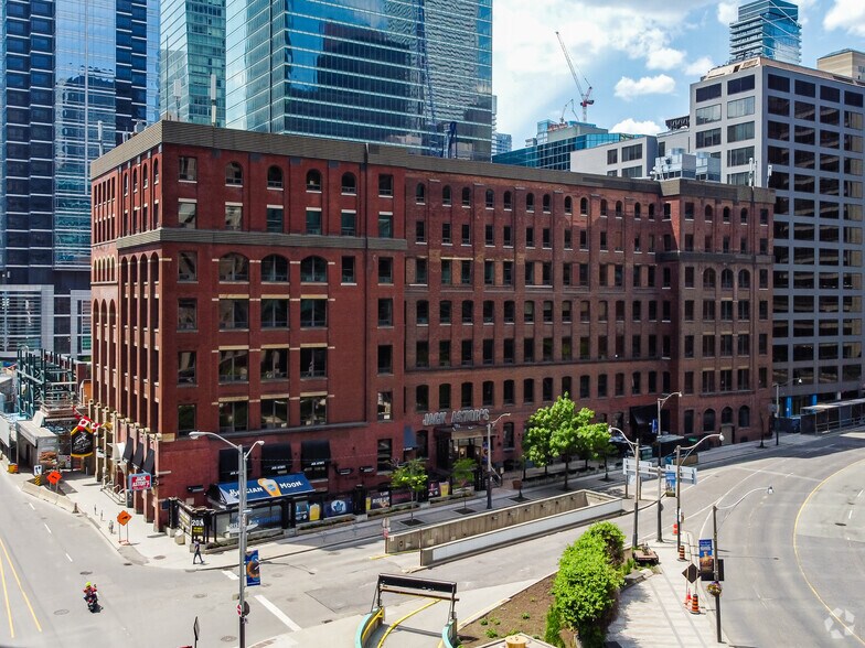 More Photos Of 144 Front St W, Toronto Office For Lease