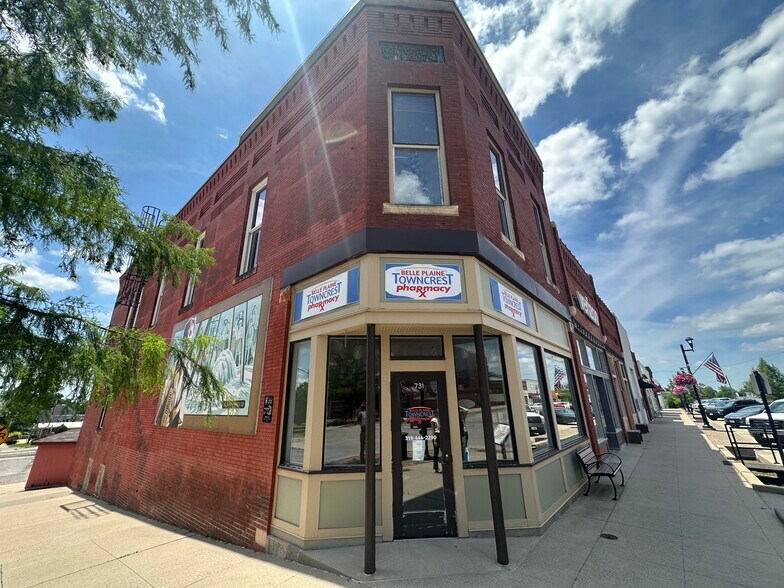 More Photos Of 731 12th St, Belle Plaine General Retail For Sale