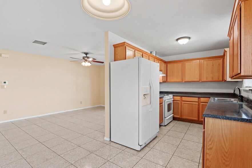 More Photos Of 5200 Doniphan Dr, El Paso Bar For Sale