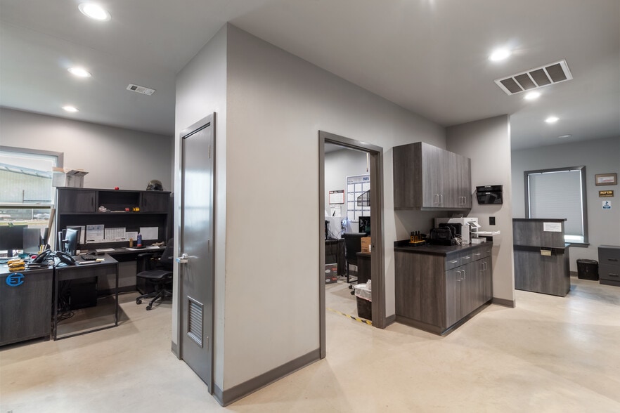 More Photos Of 1113 Innovation Dr, Bryan Industrial For Lease