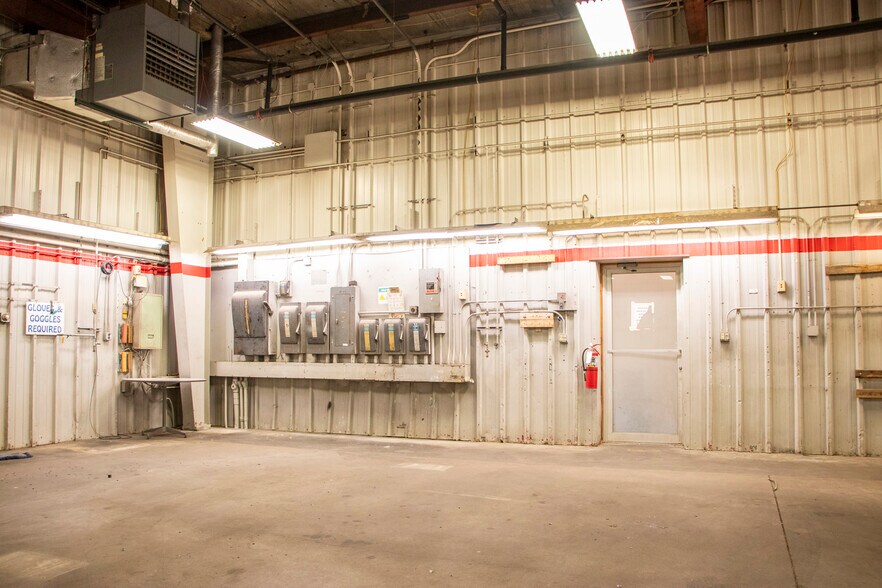 More Photos Of 321 W Prairie View Rd, Chippewa Falls Auto Repair For Sale