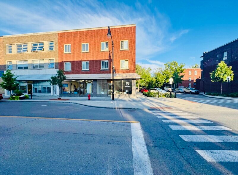 More Photos Of 4640 Sainte-Catherine E, Montréal Apartments For Lease