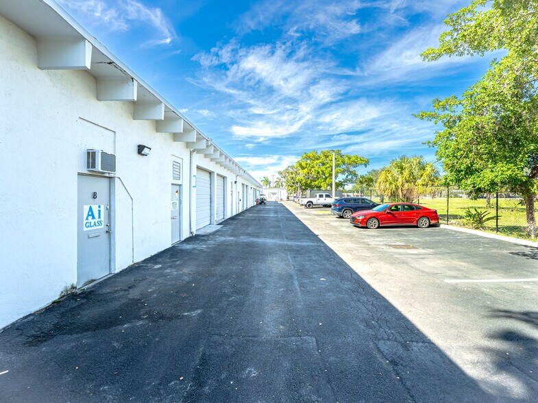 More Photos Of 2413 N Federal Hwy, Delray Beach Storefront Retail Residential For Lease
