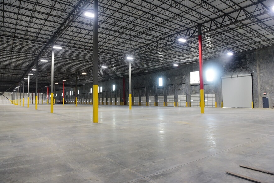 More Photos Of 840 Drop Off Drive, Summerville Warehouse For Lease