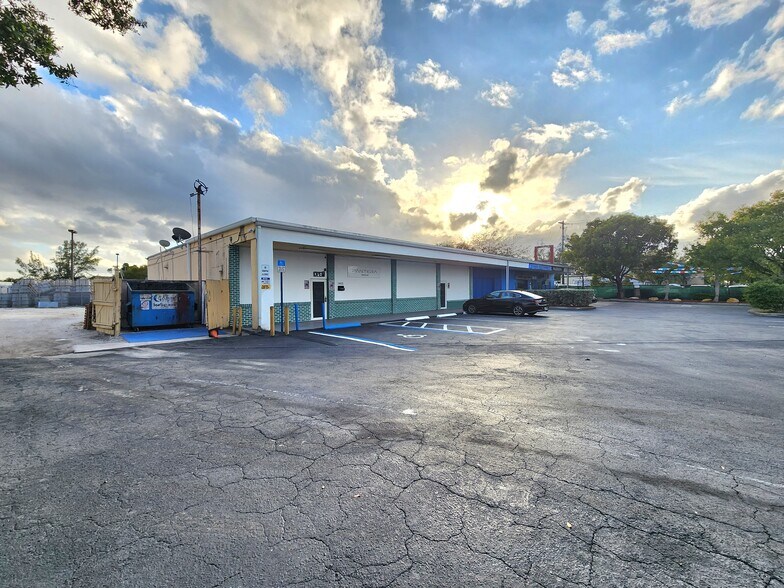More Photos Of 4410 Peters Rd, Plantation General Retail For Sale