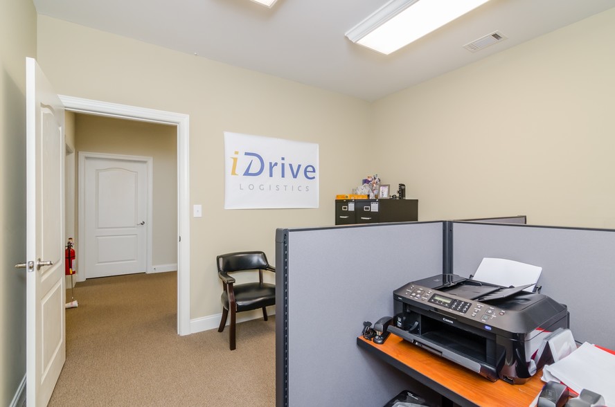 More Photos Of 1350 Wooten Lake Rd, Kennesaw Office For Lease